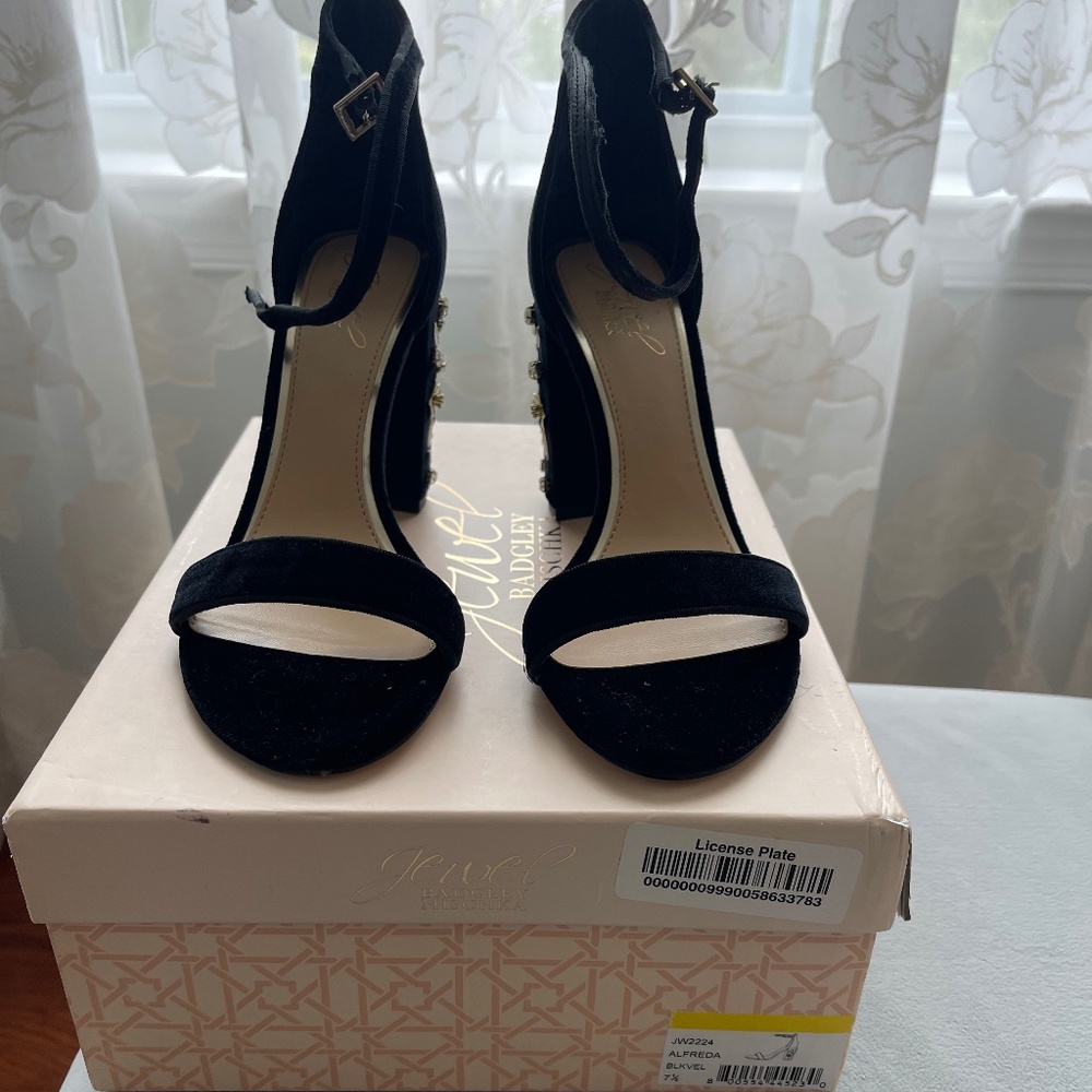 JEWEL BADGLEY MISCHKA VELVET BLOCK HEEL